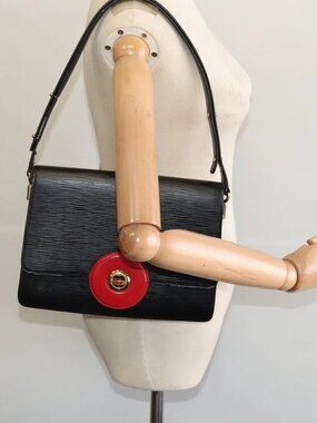 LOUIS VUITTON Epi Free Run Bicolor Shoulder Bag Red Black M52417 LV Auth KD479